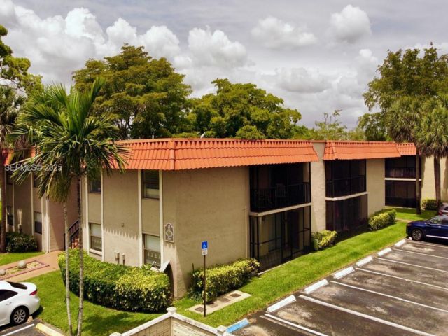  3 BR,  2.00 BTH &nbsp; style home in Miami