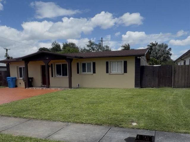  4 BR,  2.00 BTH &nbsp; style home in Hollywood