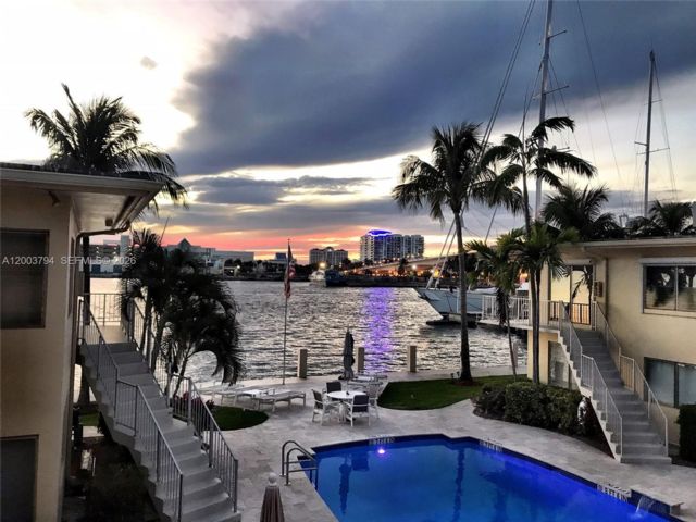  2 BR,  2.00 BTH &nbsp; style home in Fort Lauderdale