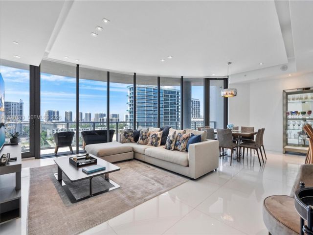  2 BR,  2.00 BTH &nbsp; style home in Sunny Isles Beach