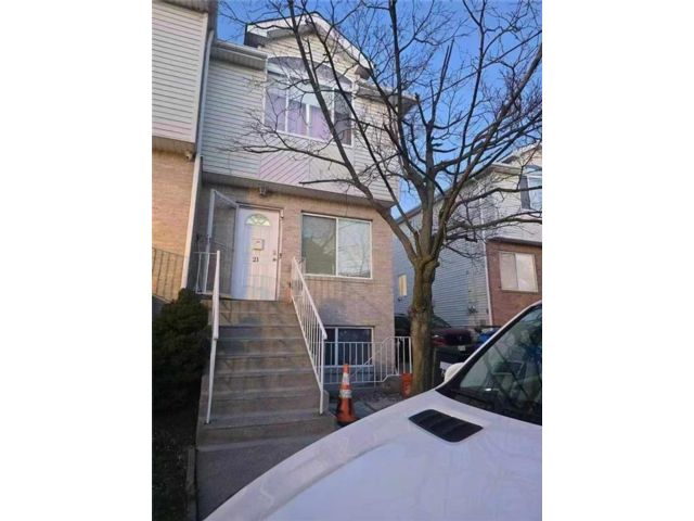 Studio,  0.00 BTH &nbsp;Multi-family style home in Tottenville