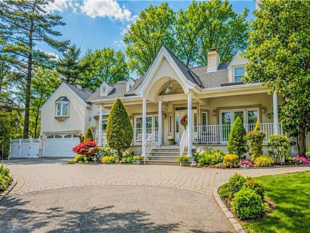  6 BR,  6.00 BTH &nbsp;Single family style home in Todt Hil