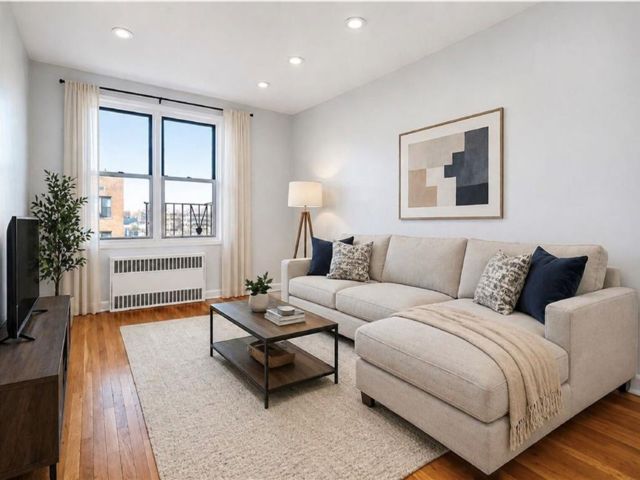  2 BR,  1.00 BTH &nbsp;Co-op style home in Sheepshead Bay