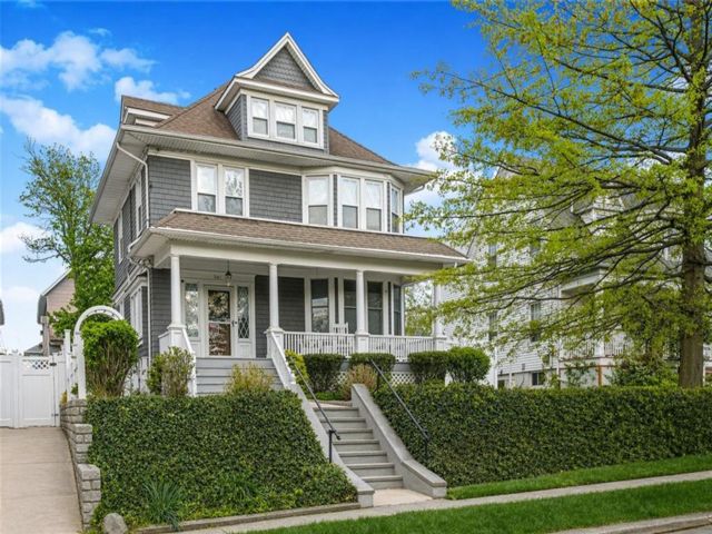 Studio,  0.00 BTH &nbsp;Multi-family style home in West Brighton