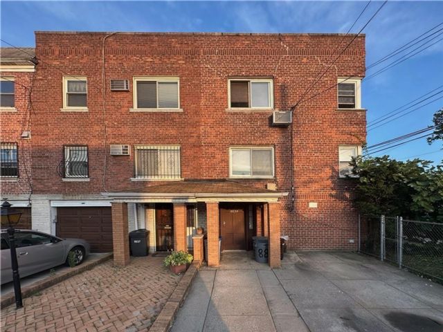 Studio,  0.00 BTH &nbsp;Multi-family style home in Bath Beach