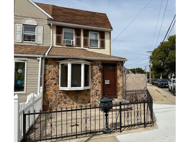  3 BR,  1.00 BTH &nbsp;Single family style home in Gerritsen Beach