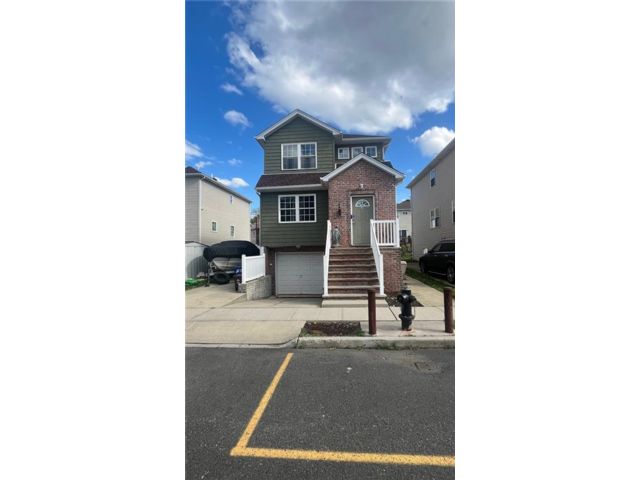 Studio,  0.00 BTH &nbsp;Multi-family style home in Port Richmond