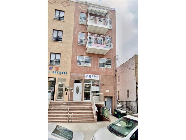  2 BR,  1.00 BTH &nbsp;Condominium style home in Sunset Park