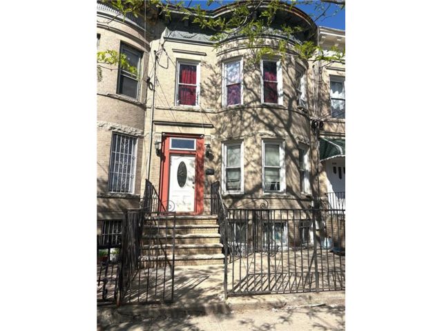 Studio,  0.00 BTH &nbsp;Multi-family style home in East New York