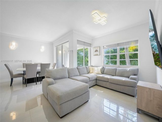 3 BR,  2.00 BTH &nbsp; style home in Aventura