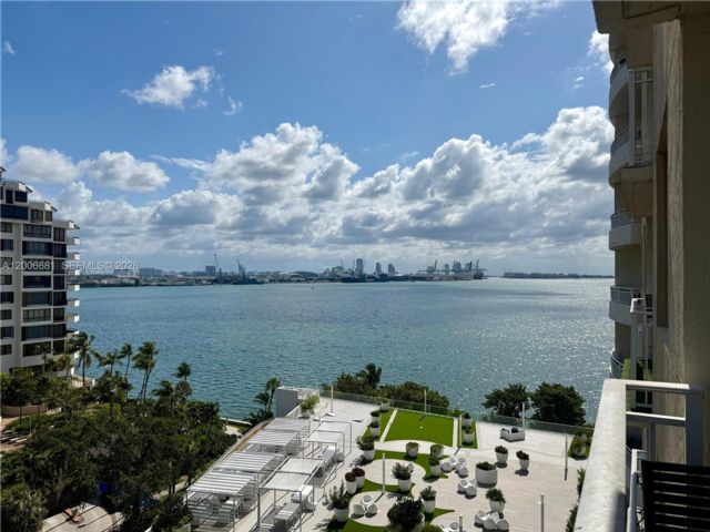  2 BR,  2.00 BTH &nbsp; style home in Miami