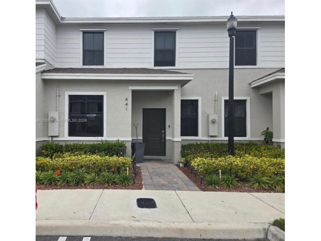  4 BR,  3.00 BTH &nbsp;Townhouse style home in Florida City