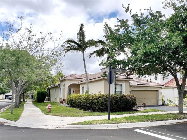  4 BR,  2.50 BTH &nbsp; style home in Weston