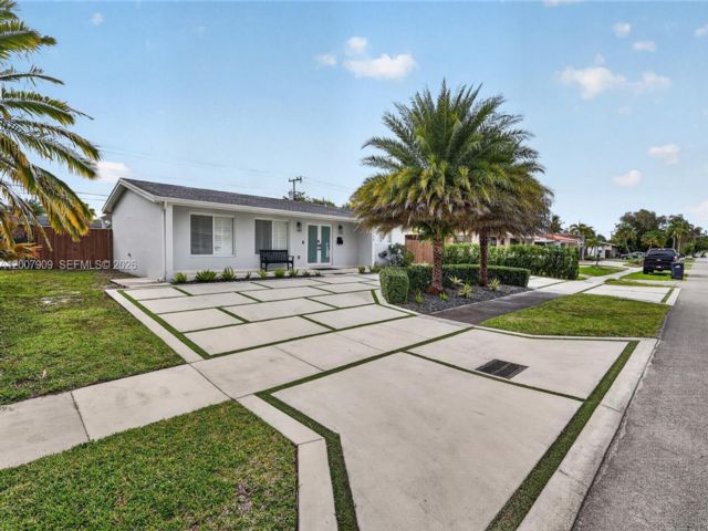  3 BR,  2.00 BTH &nbsp; style home in Miami