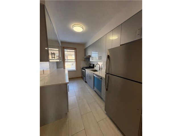  3 BR,  1.00 BTH &nbsp;Multi-family style home in Bensonhurst