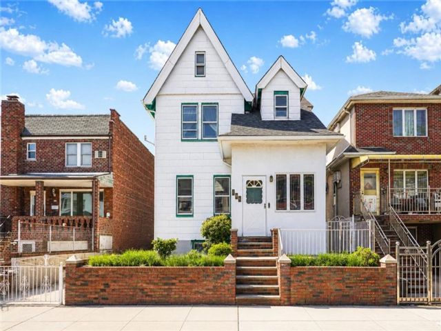 Studio,  3.00 BTH &nbsp;Multi-family style home in Dyker Heights