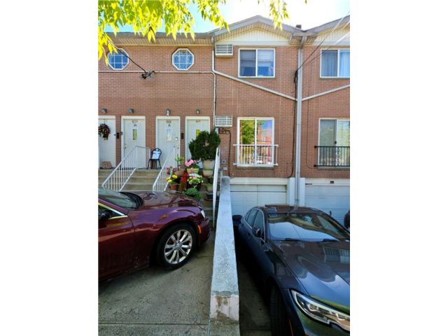  5 BR,  3.00 BTH &nbsp;Multi-family style home in East Flatbush