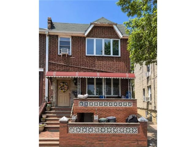  6 BR,  0.00 BTH &nbsp;Multi-family style home in Bensonhurst