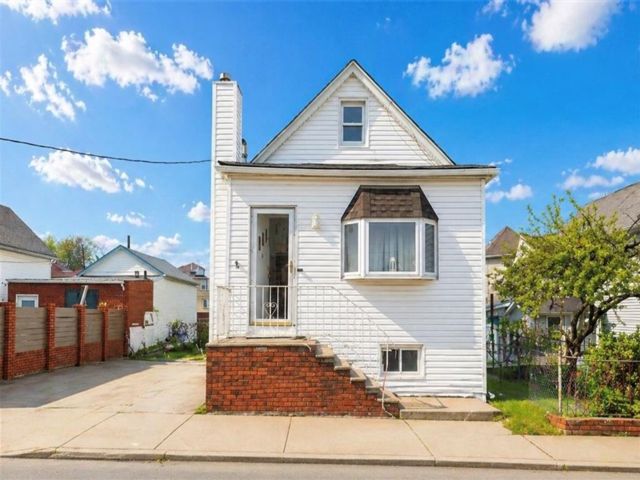  4 BR,  3.00 BTH &nbsp;Single family style home in Arrochar