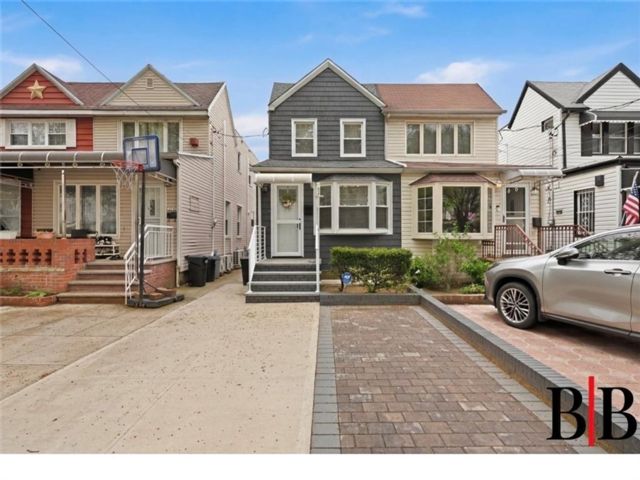  2 BR,  2.00 BTH &nbsp;Single family style home in Marine Park