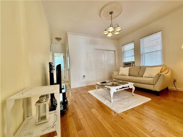  1 BR,  1.00 BTH &nbsp;Multi-family style home in Gravesend