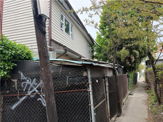 [PHOTO]
