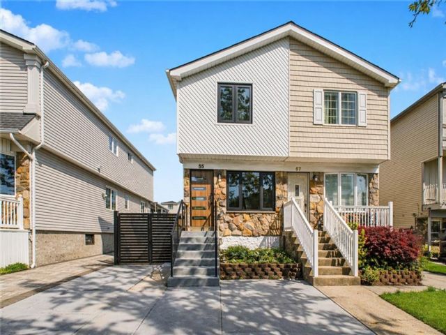  3 BR,  4.00 BTH &nbsp;Single family style home in New Springville