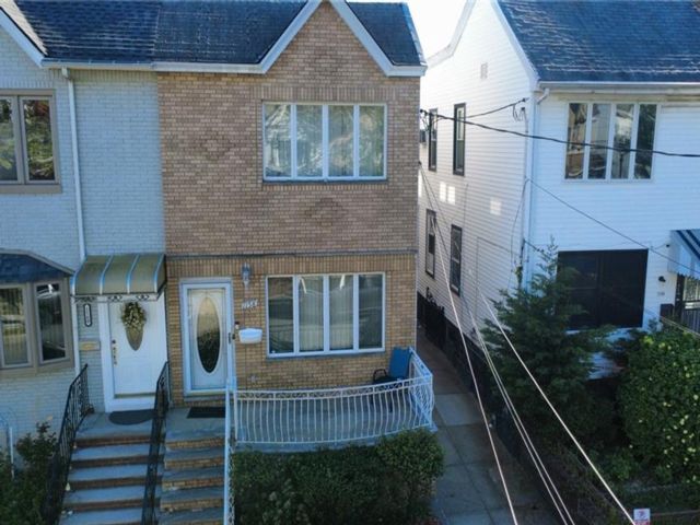  5 BR,  4.00 BTH &nbsp;Multi-family style home in Dyker Heights