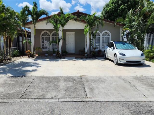  4 BR,  2.00 BTH &nbsp; style home in Hialeah
