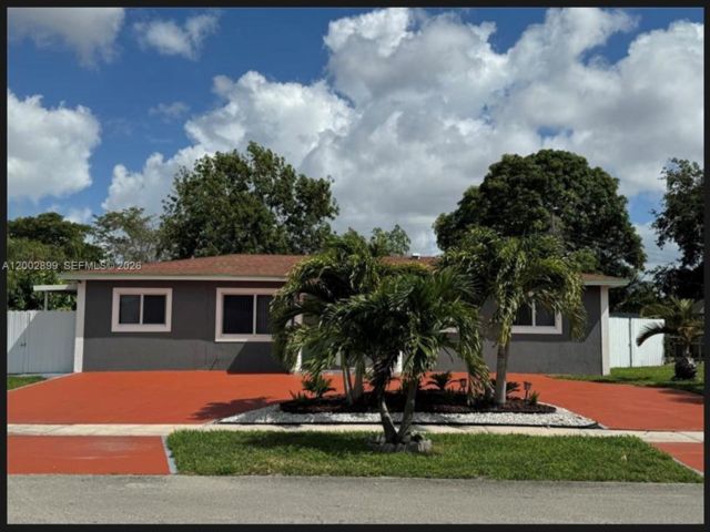  4 BR,  3.00 BTH &nbsp; style home in Hollywood