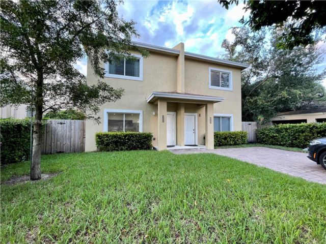  4 BR,  3.00 BTH &nbsp; style home in Miami