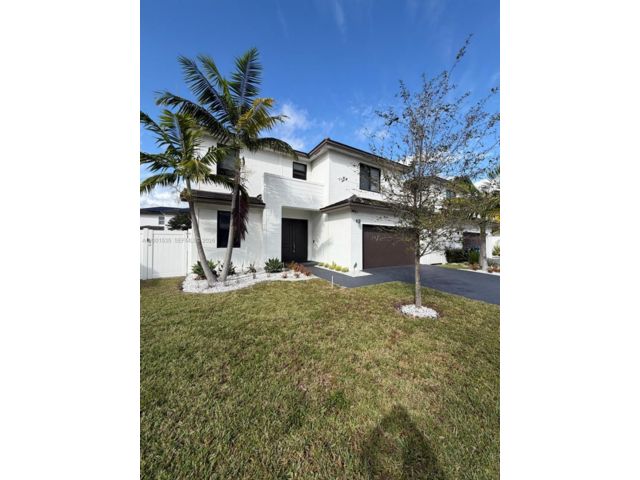  4 BR,  4.00 BTH &nbsp; style home in Homestead