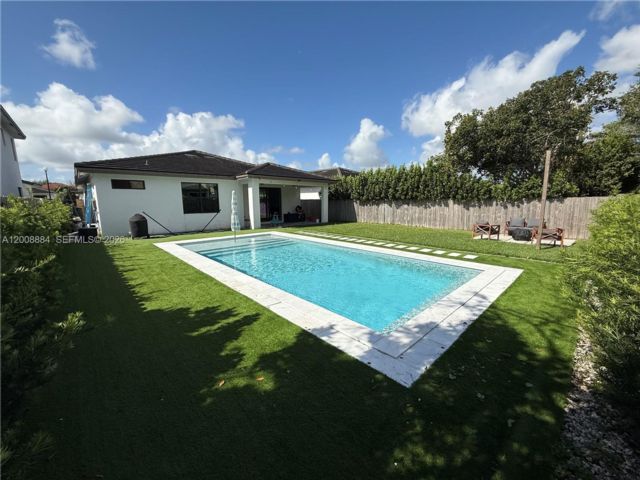 [PHOTO]