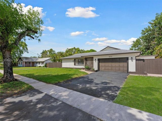  4 BR,  2.00 BTH &nbsp; style home in Plantation