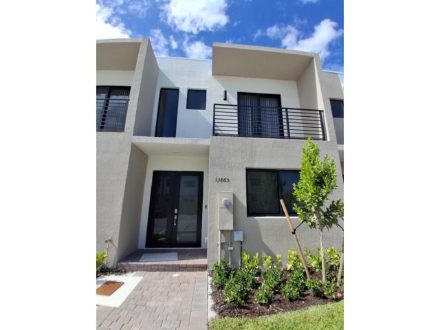  4 BR,  3.50 BTH &nbsp;Townhouse style home in Homestead