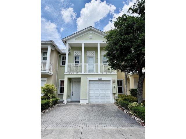  3 BR,  3.00 BTH &nbsp; style home in Medley