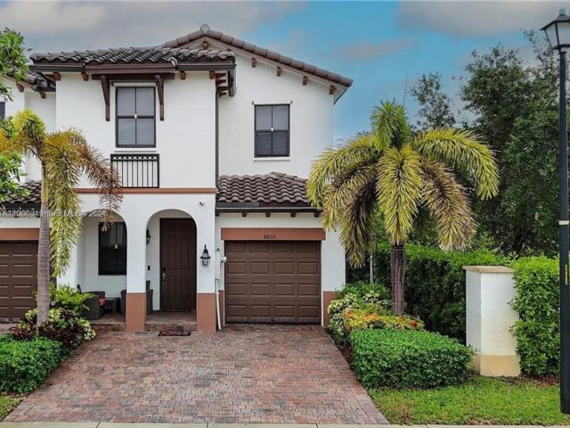  4 BR,  3.00 BTH &nbsp;Townhouse style home in Medley