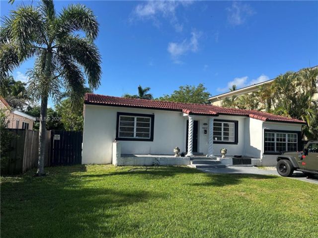  4 BR,  3.50 BTH &nbsp; style home in Hollywood