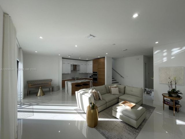 [PHOTO]