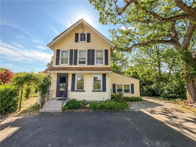  3 BR,  2.00 BTH &nbsp;Single family style home in Hazlet