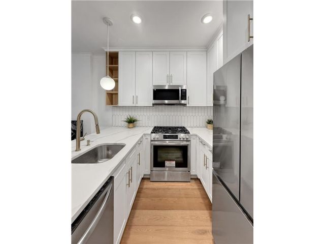  2 BR,  3.00 BTH &nbsp;Multi-family style home in Park Slope