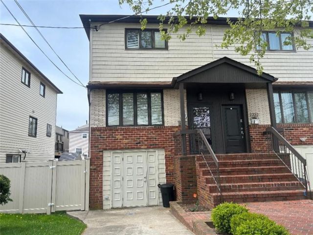  3 BR,  3.00 BTH &nbsp;Single family style home in Bergen Beach