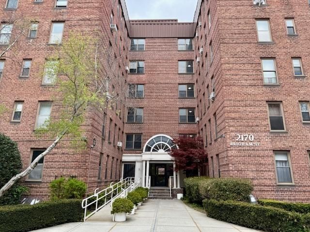  2 BR,  1.00 BTH &nbsp;Co-op style home in Marine Park