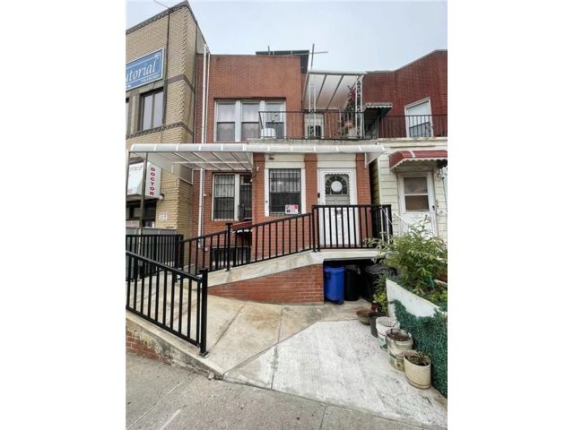 Studio,  0.00 BTH &nbsp;Multi-family style home in Boro-park