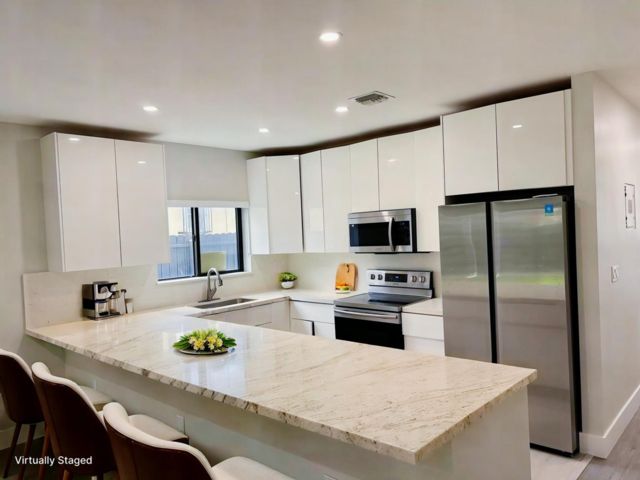  3 BR,  3.00 BTH &nbsp; style home in Hialeah