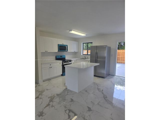  3 BR,  2.00 BTH &nbsp; style home in Miami