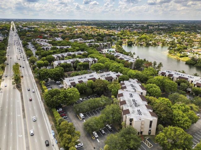  3 BR,  2.00 BTH &nbsp;Condo style home in Miami