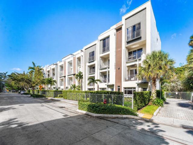  2 BR,  2.50 BTH &nbsp; style home in Fort Lauderdale