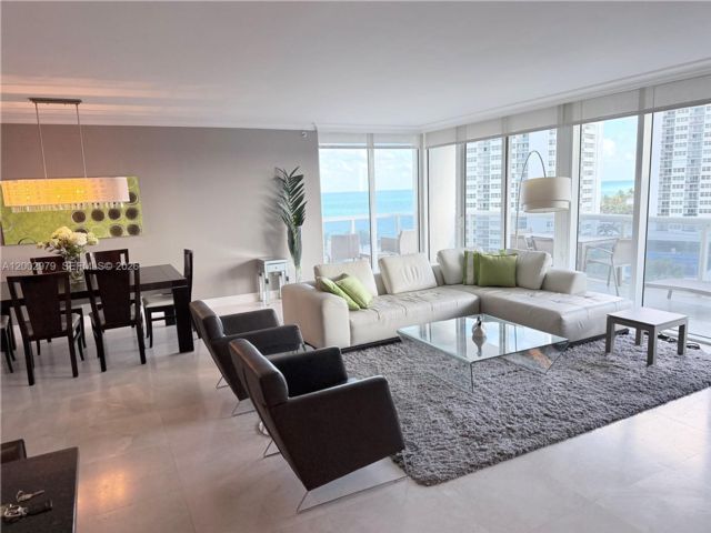  2 BR,  2.00 BTH &nbsp; style home in Hallandale Beach