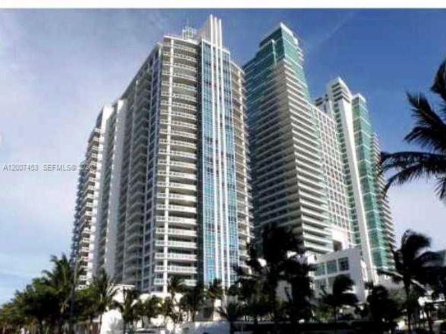  3 BR,  3.50 BTH &nbsp; style home in Hollywood